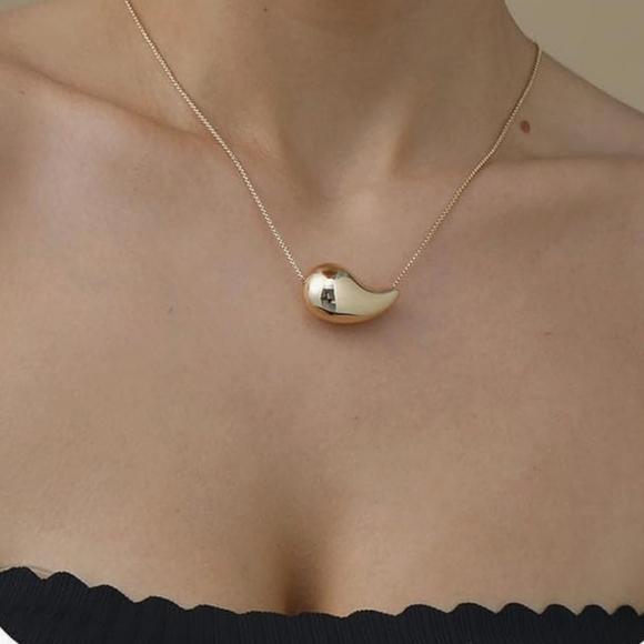 Jewelry - 14K Gold Tear Drop Necklace Inspired Teardrop Waterdrop